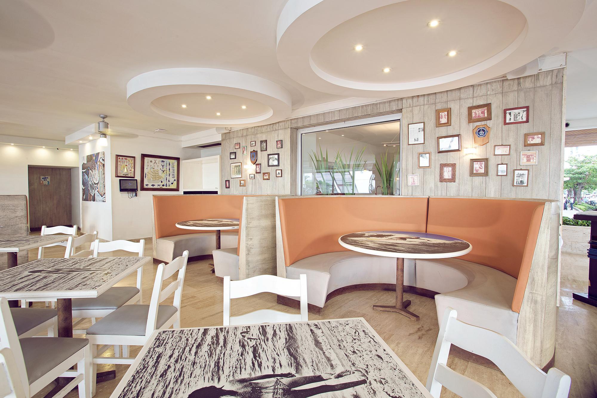 Hotel Capilla Del Mar Cartagena  Exterior foto The interior of a typical restaurant