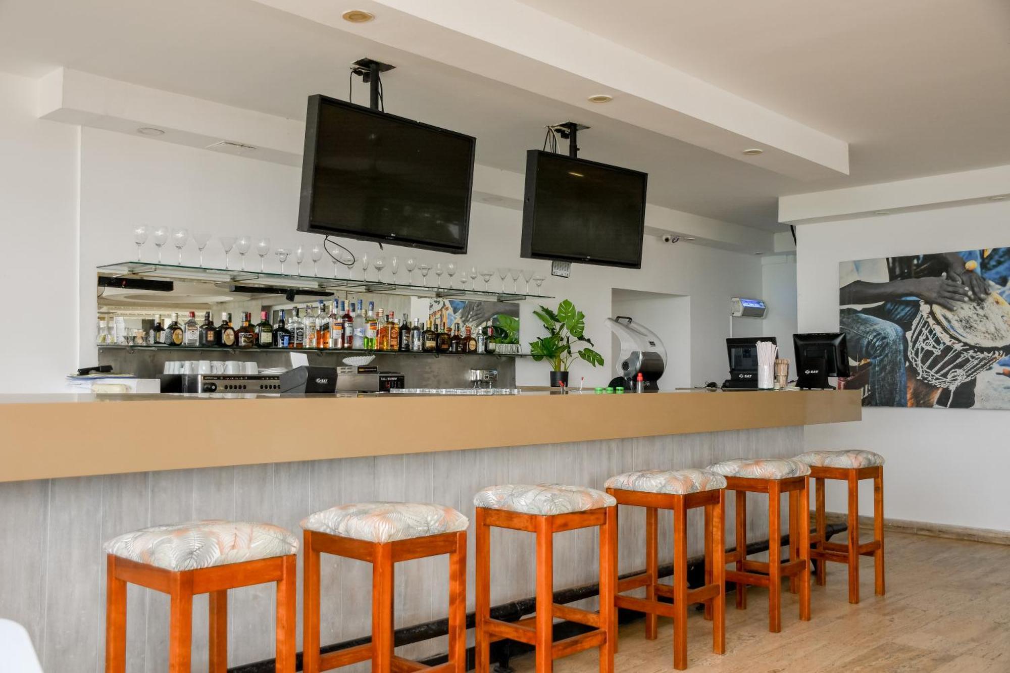 Hotel Capilla Del Mar Cartagena  Exterior foto A bar in a hotel