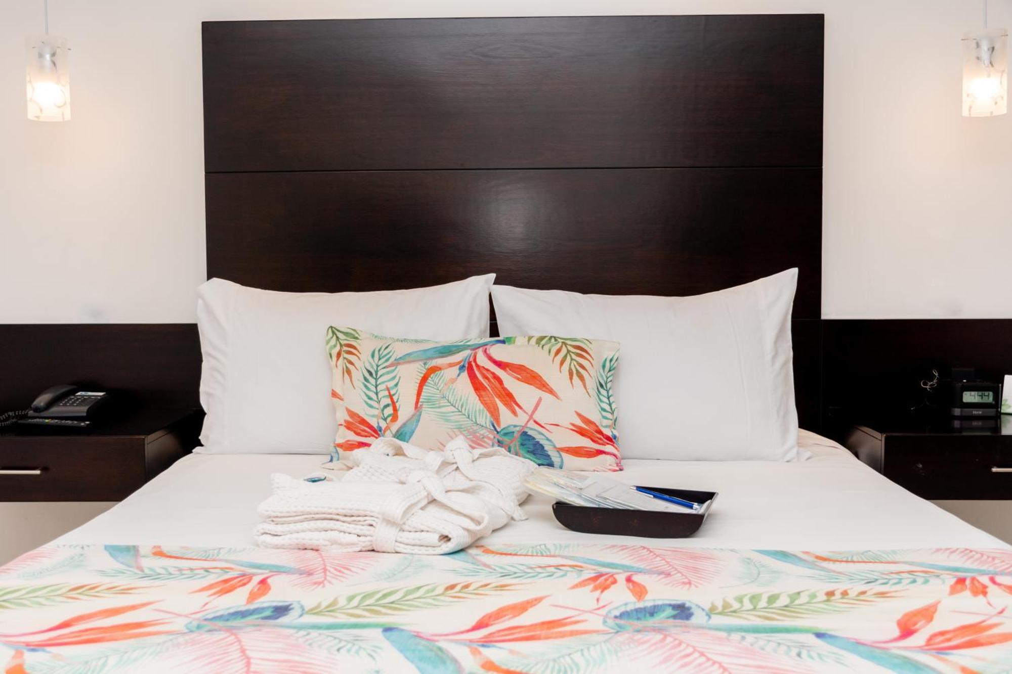 Hotel Capilla Del Mar Cartagena  Exterior foto A bed with a headboard